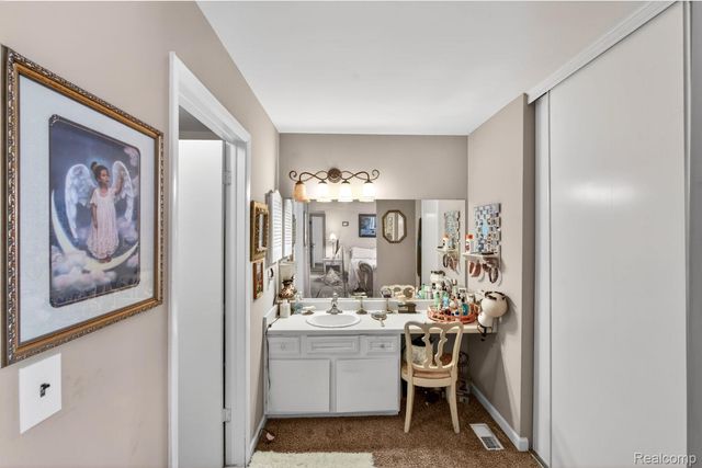 24900 Glenbrooke Drive, Southfield, MI 48033