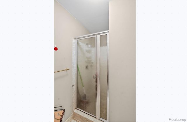 24900 Glenbrooke Drive, Southfield, MI 48033