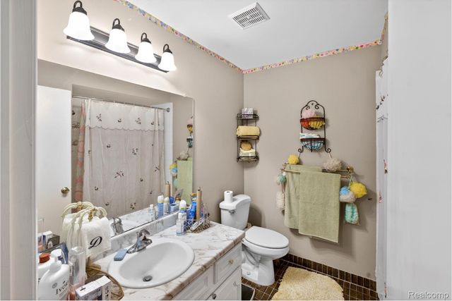 24900 Glenbrooke Drive, Southfield, MI 48033