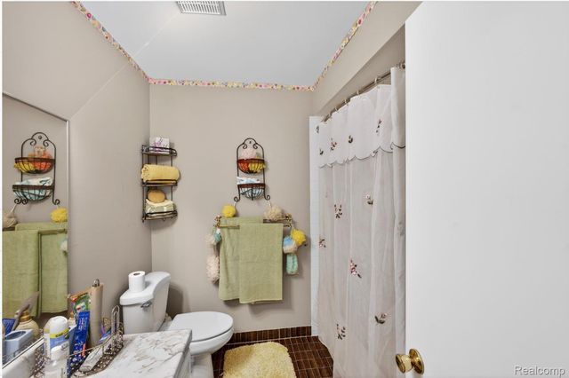 24900 Glenbrooke Drive, Southfield, MI 48033