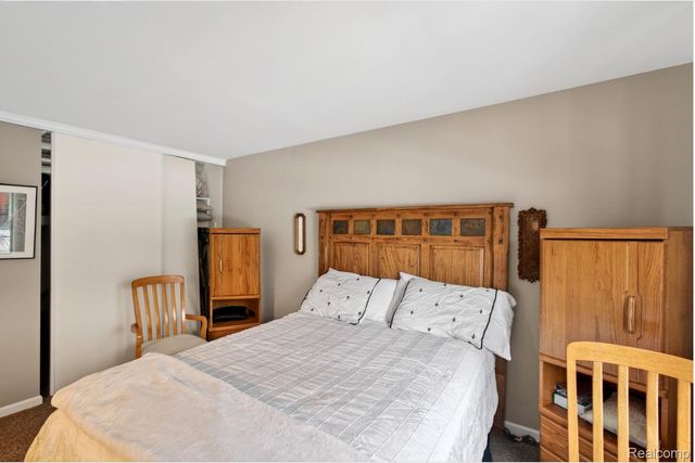 24900 Glenbrooke Drive, Southfield, MI 48033