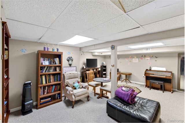 24900 Glenbrooke Drive, Southfield, MI 48033