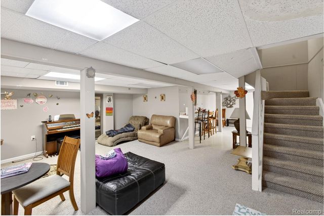 24900 Glenbrooke Drive, Southfield, MI 48033