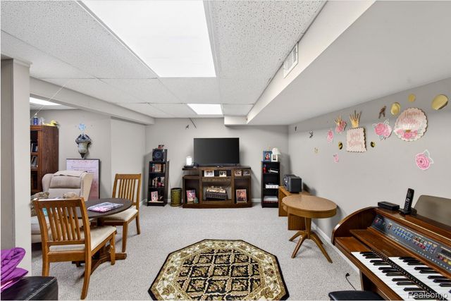 24900 Glenbrooke Drive, Southfield, MI 48033