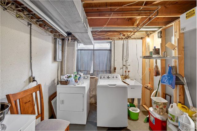 24900 Glenbrooke Drive, Southfield, MI 48033