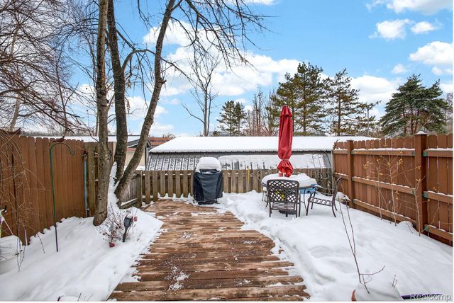 24900 Glenbrooke Drive, Southfield, MI 48033