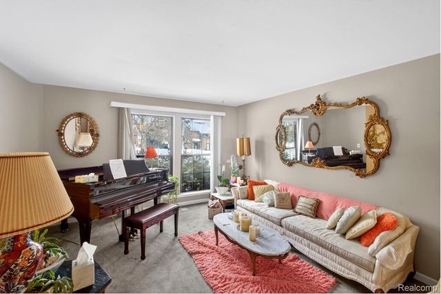 24900 Glenbrooke Drive, Southfield, MI 48033