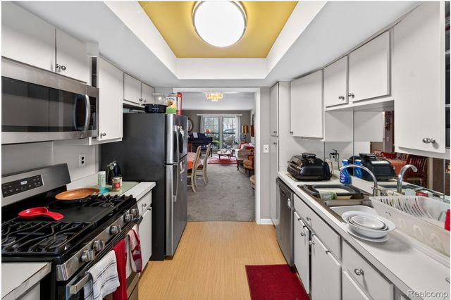 24900 Glenbrooke Drive, Southfield, MI 48033