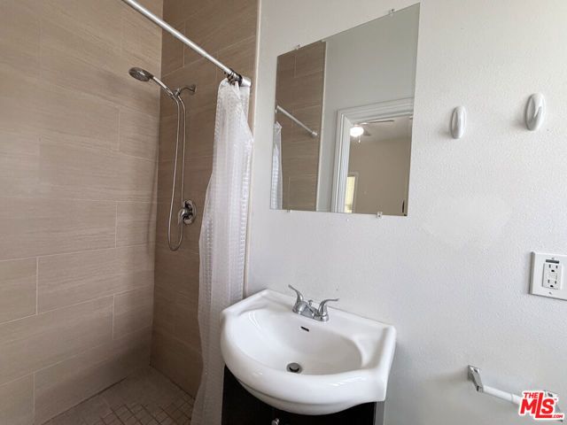 1254 W 37th Drive 1248, Los Angeles, CA 90007