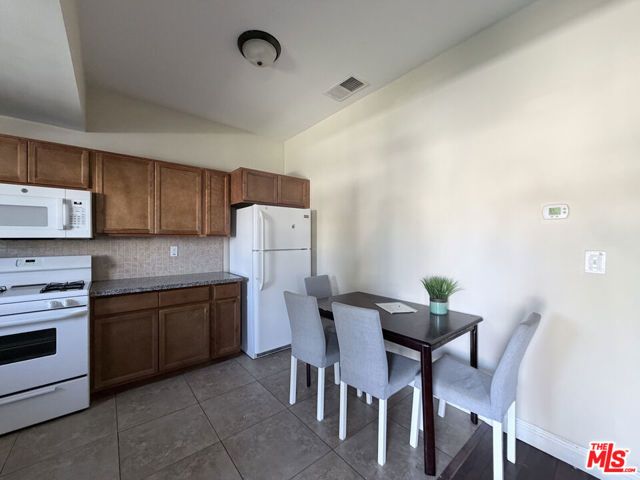 1254 W 37th Drive 1248, Los Angeles, CA 90007