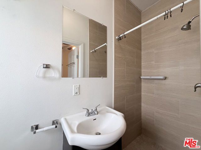 1254 W 37th Drive 1248, Los Angeles, CA 90007