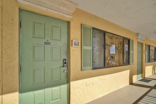 1423 Meadows Circle W, Boynton Beach, FL 33436