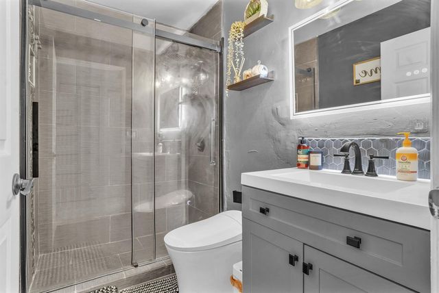 1423 Meadows Circle W, Boynton Beach, FL 33436