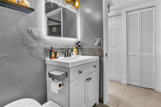 1423 Meadows Circle W, Boynton Beach, FL 33436