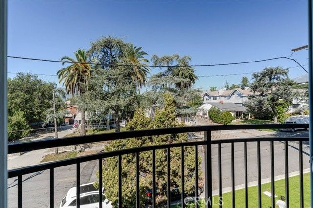 1961 Waltonia Drive 101, Montrose, CA 91020