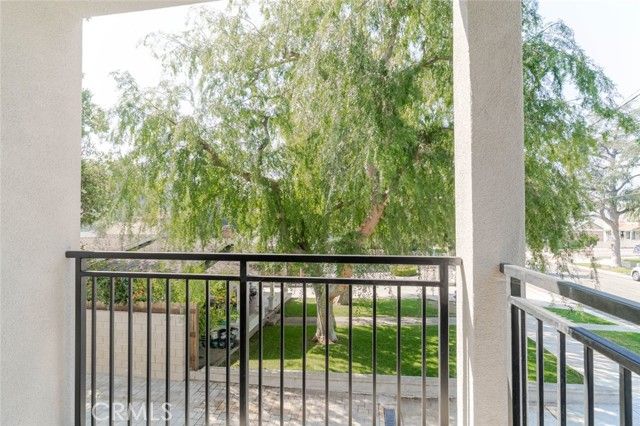 1961 Waltonia Drive 101, Montrose, CA 91020