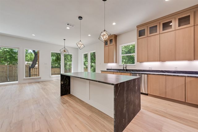 1318 Nokomis Avenue, Dallas, TX 75224