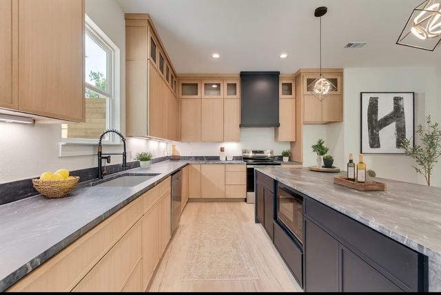 1318 Nokomis Avenue, Dallas, TX 75224