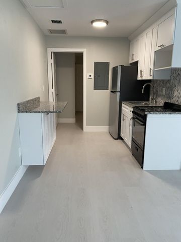 3901 Gulfstream Road 2 B, Lake Worth Beach, FL 33461