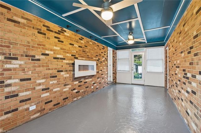 22194 Storys Station RD, Courtland, VA 23837