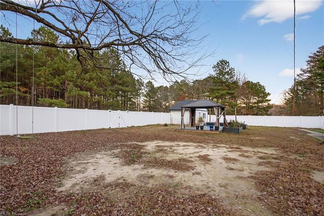 22194 Storys Station RD, Courtland, VA 23837