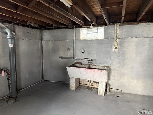 3564 Ferry Avenue, Niagara Falls, NY 14301