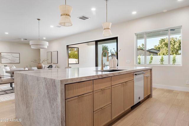 5540 E DAHLIA Drive, Scottsdale, AZ 85254