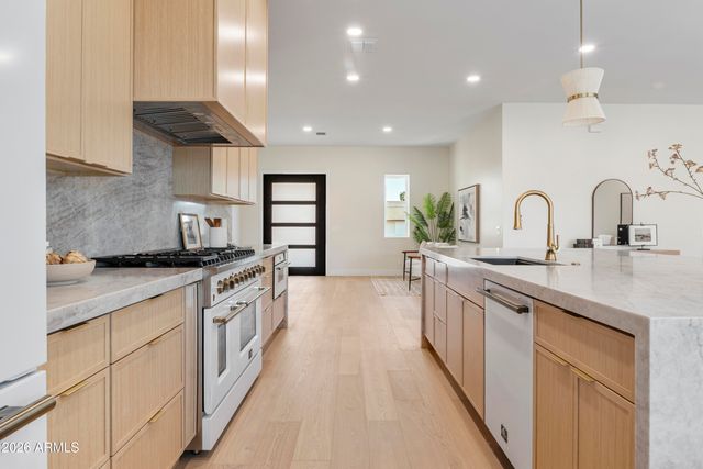 5540 E DAHLIA Drive, Scottsdale, AZ 85254