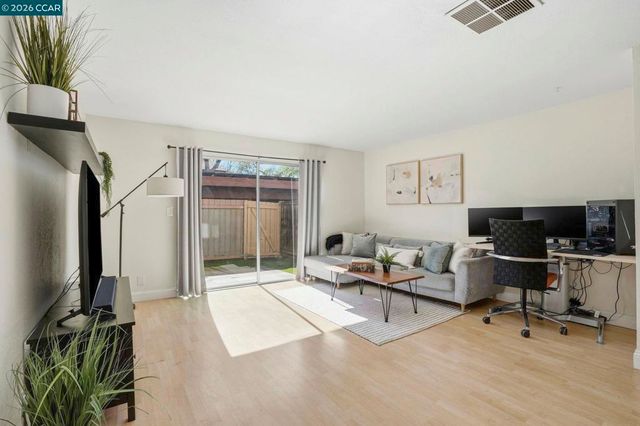 1535 Parkwood Pl, Concord, CA 94521