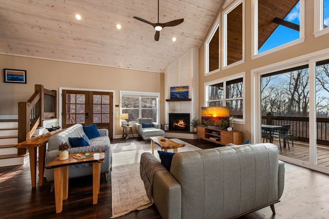 1016 Twisted Oak Road, Talking Rock, GA 30175