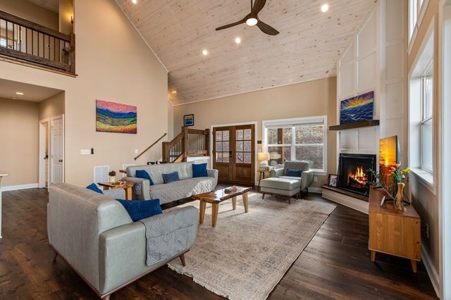 1016 Twisted Oak Road, Talking Rock, GA 30175