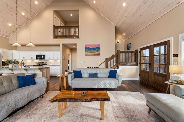 1016 Twisted Oak Road, Talking Rock, GA 30175