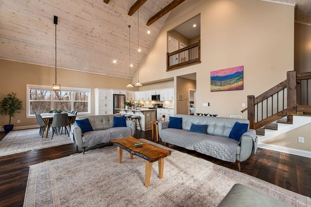 1016 Twisted Oak Road, Talking Rock, GA 30175
