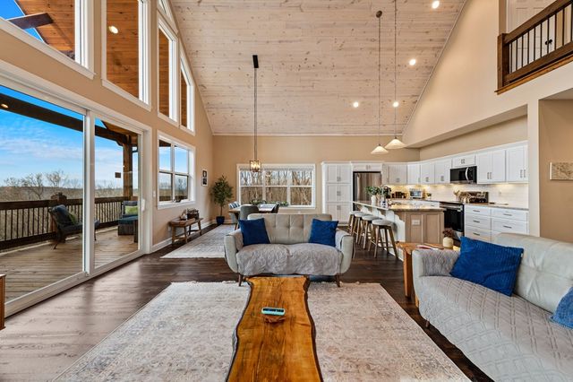 1016 Twisted Oak Road, Talking Rock, GA 30175