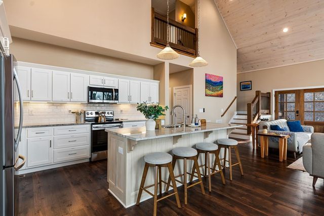 1016 Twisted Oak Road, Talking Rock, GA 30175