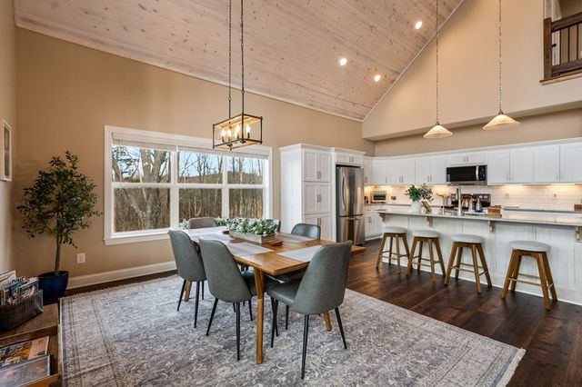 1016 Twisted Oak Road, Talking Rock, GA 30175