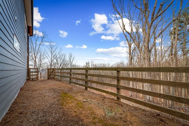 1016 Twisted Oak Road, Talking Rock, GA 30175