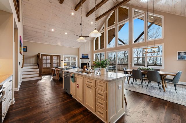1016 Twisted Oak Road, Talking Rock, GA 30175