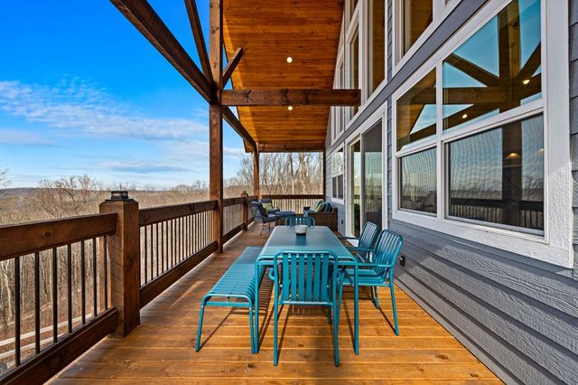 1016 Twisted Oak Road, Talking Rock, GA 30175