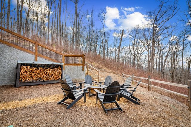 1016 Twisted Oak Road, Talking Rock, GA 30175