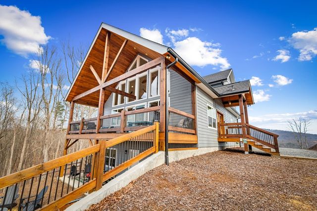 1016 Twisted Oak Road, Talking Rock, GA 30175