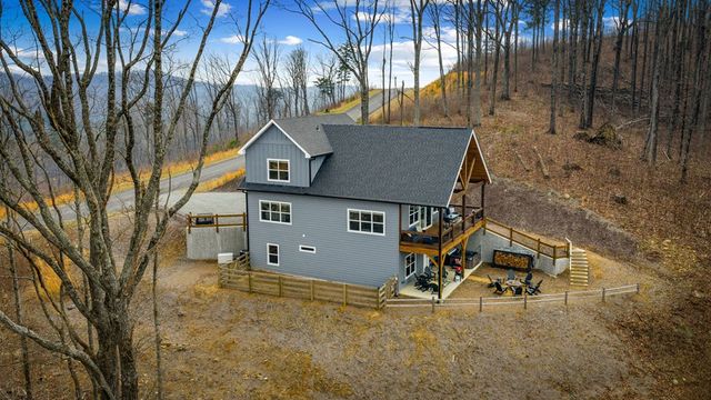 1016 Twisted Oak Road, Talking Rock, GA 30175