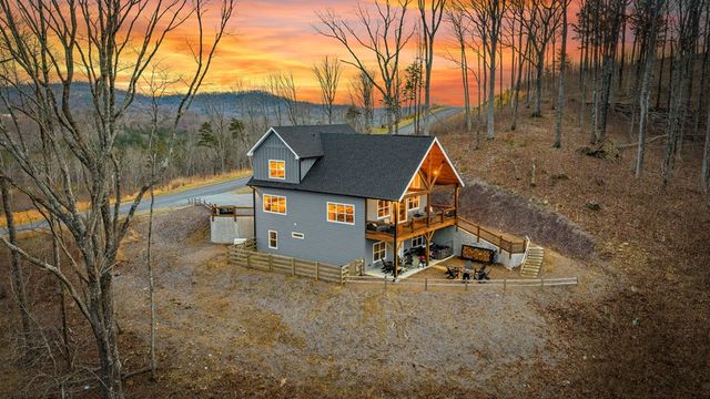 1016 Twisted Oak Road, Talking Rock, GA 30175