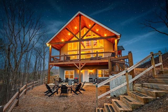 1016 Twisted Oak Road, Talking Rock, GA 30175
