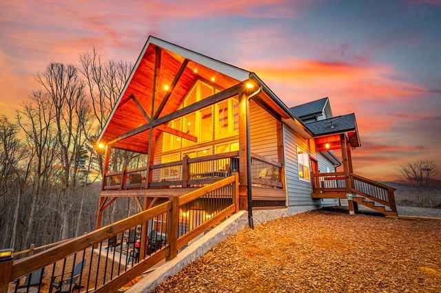 1016 Twisted Oak Road, Talking Rock, GA 30175