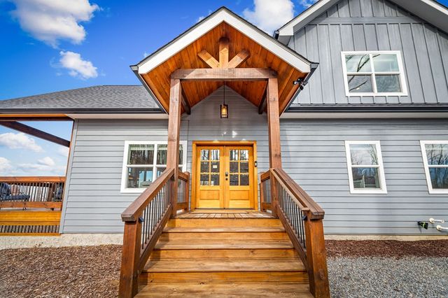 1016 Twisted Oak Road, Talking Rock, GA 30175