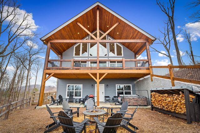 1016 Twisted Oak Road, Talking Rock, GA 30175