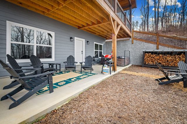 1016 Twisted Oak Road, Talking Rock, GA 30175