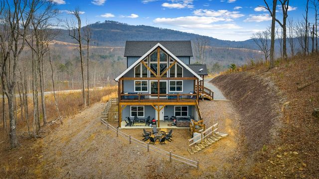 1016 Twisted Oak Road, Talking Rock, GA 30175