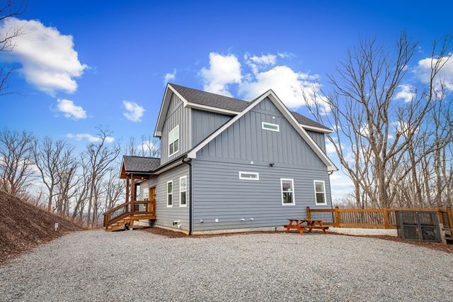 1016 Twisted Oak Road, Talking Rock, GA 30175